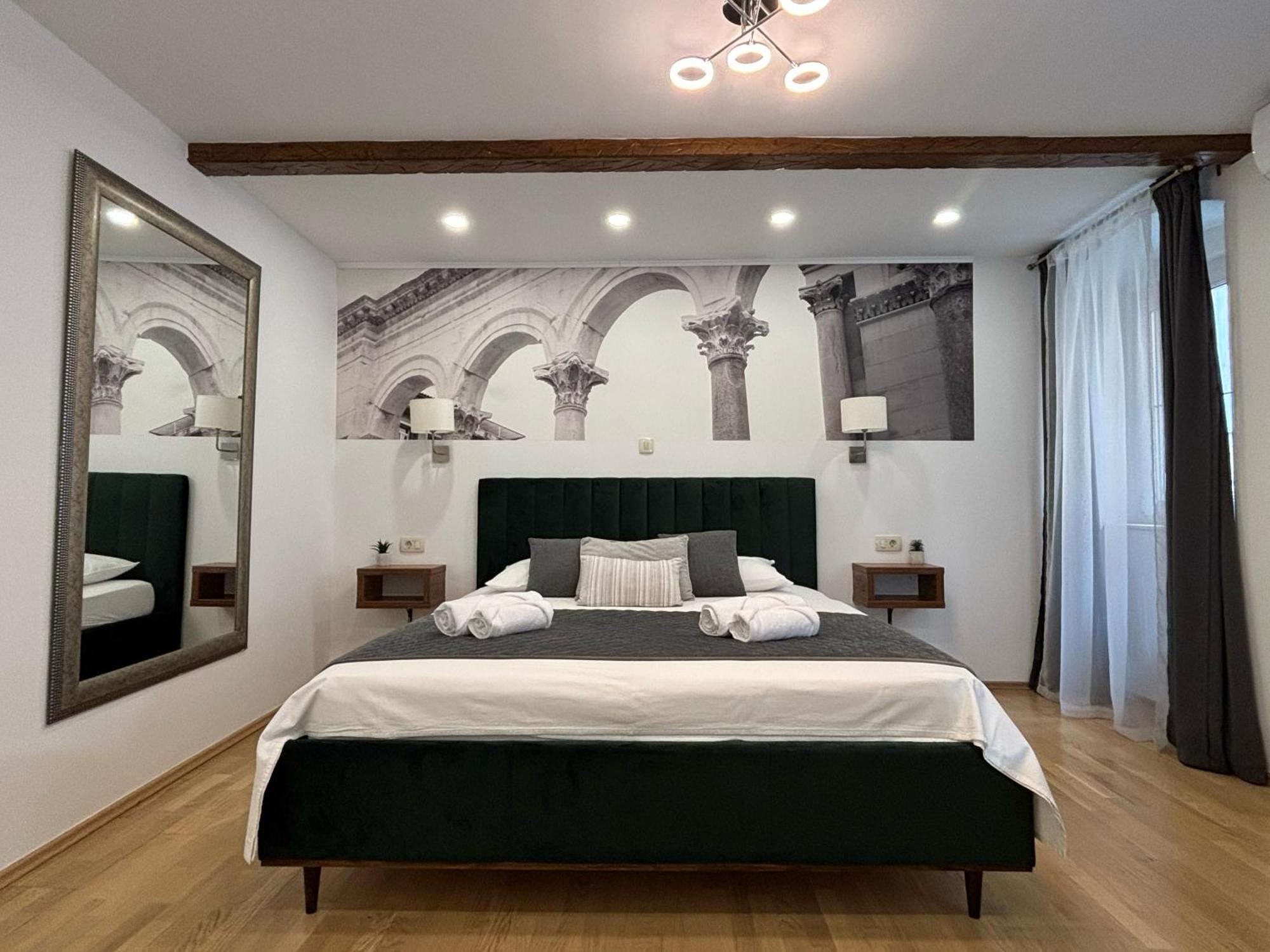 Palace Luxury Room Split Exterior photo